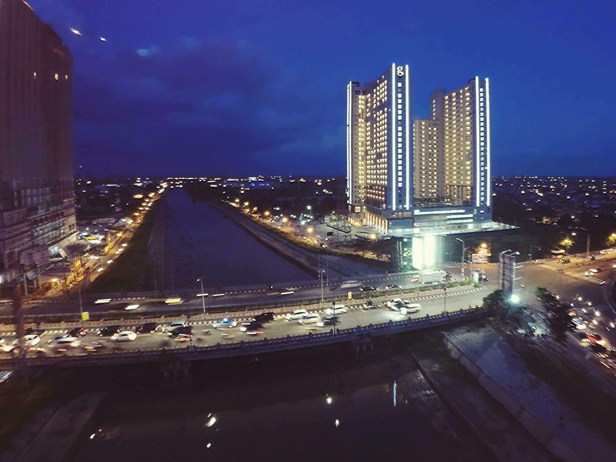 Hotel Gunawangsa Merr Surabaya Exterior photo